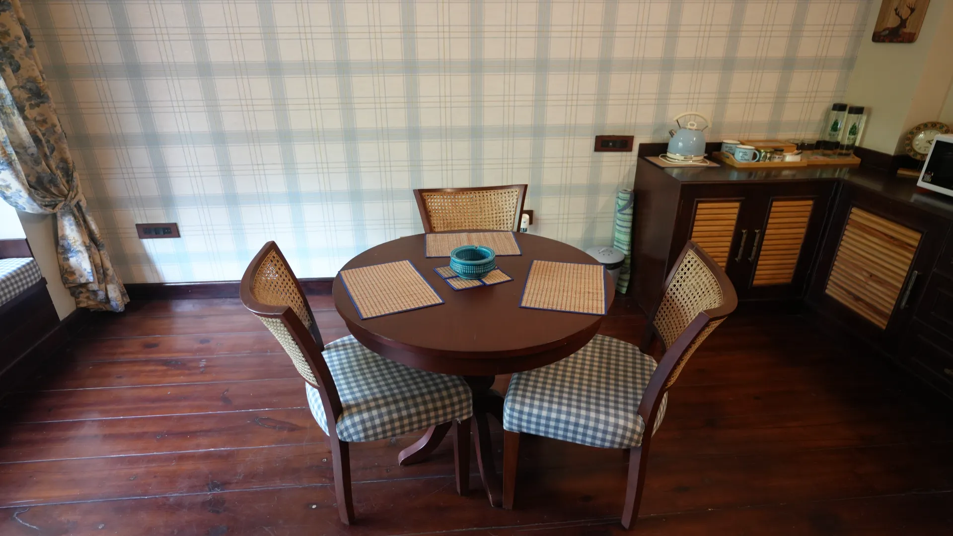 The Family Room thumbnail 5