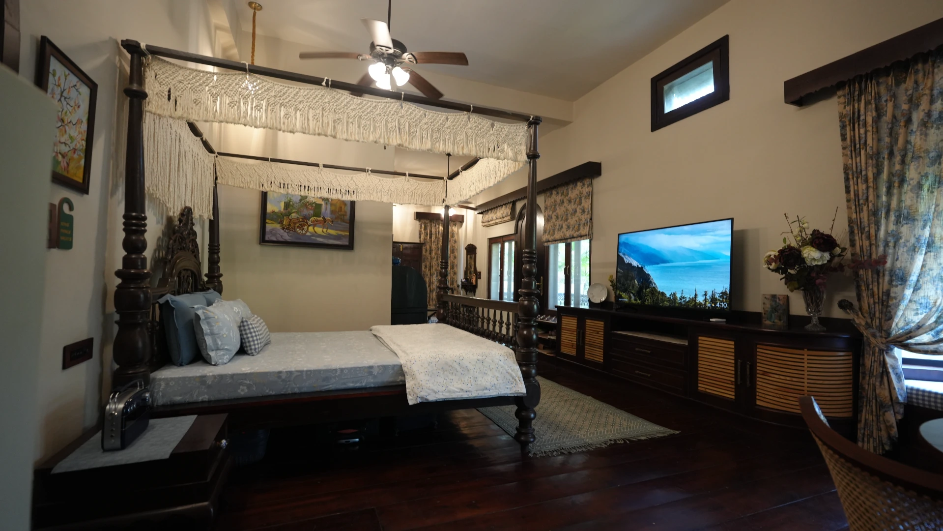 The Family Room thumbnail 2